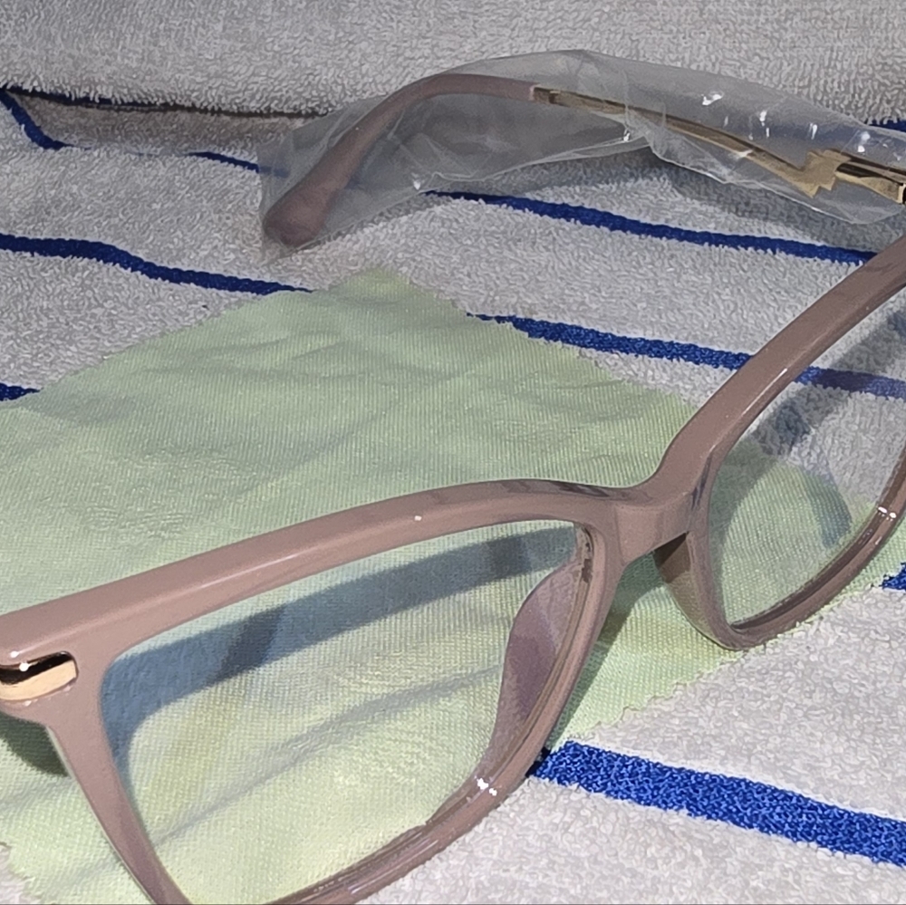 Glasses - Picture 8 of 15